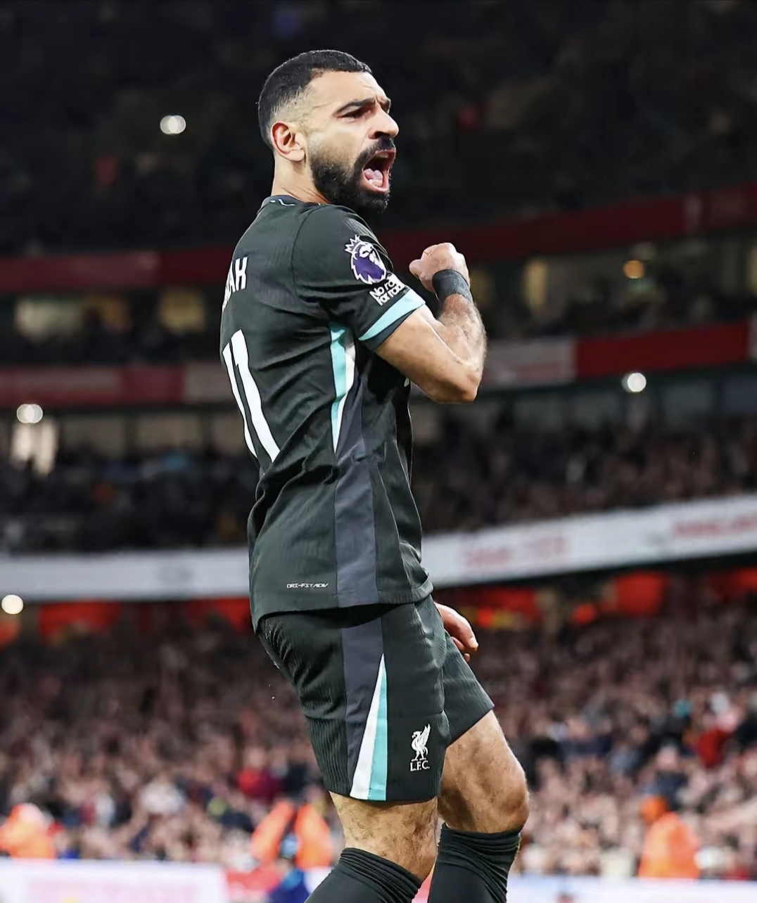 利物浦观众热烈欢呼!,萨拉赫迎来十五赛季出色发挥引发球迷热议 利物浦观众热烈欢呼!,萨拉赫迎来十五赛季出色发挥引发球迷热议