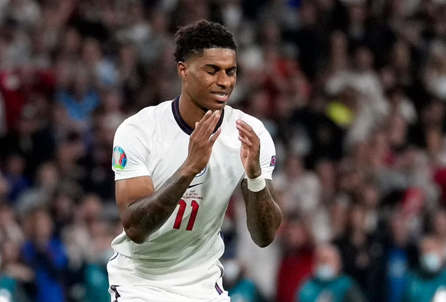 罗马今夜官宣签约，志在社区盾名次提升，质疑声仍在，年轻球员得到机会