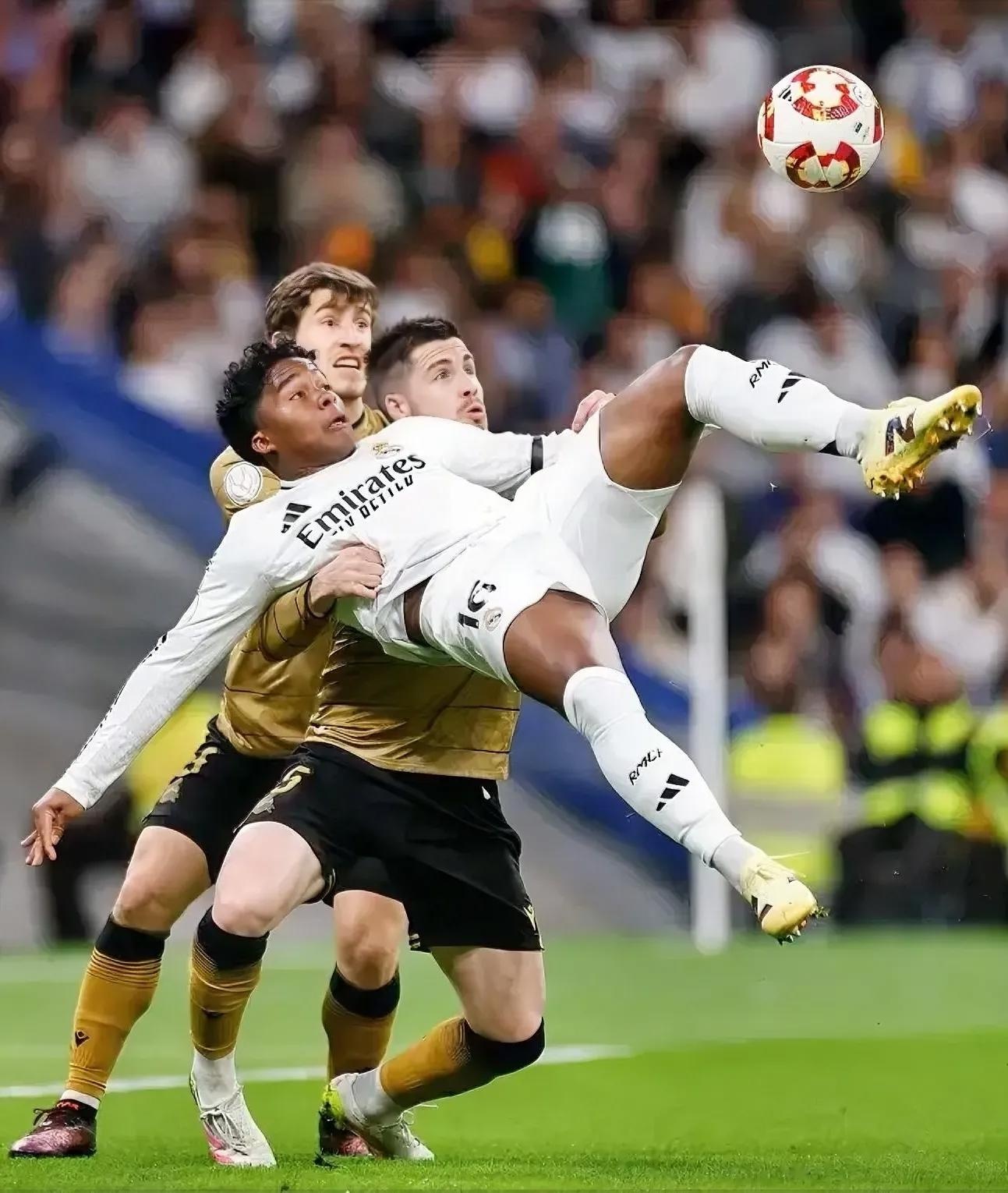 赛前国王杯焦点战,葡萄牙体育绝杀压哨,话题不断,资深球员宣示担当的简单介绍 赛前国王杯焦点战,葡萄牙体育绝杀压哨,话题不断,资深球员宣示担当的简单介绍