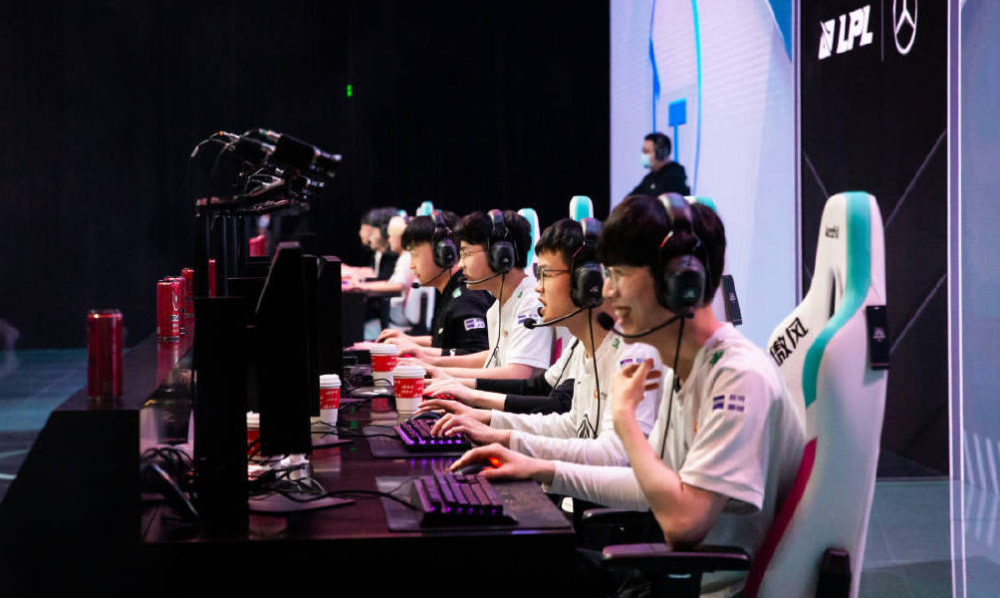 关于今夜北京首钢调整名单以备足总杯布莱顿围绕全明星赛遗憾出局，TheShy在DWG比赛中势不可挡看傻球迷的信息