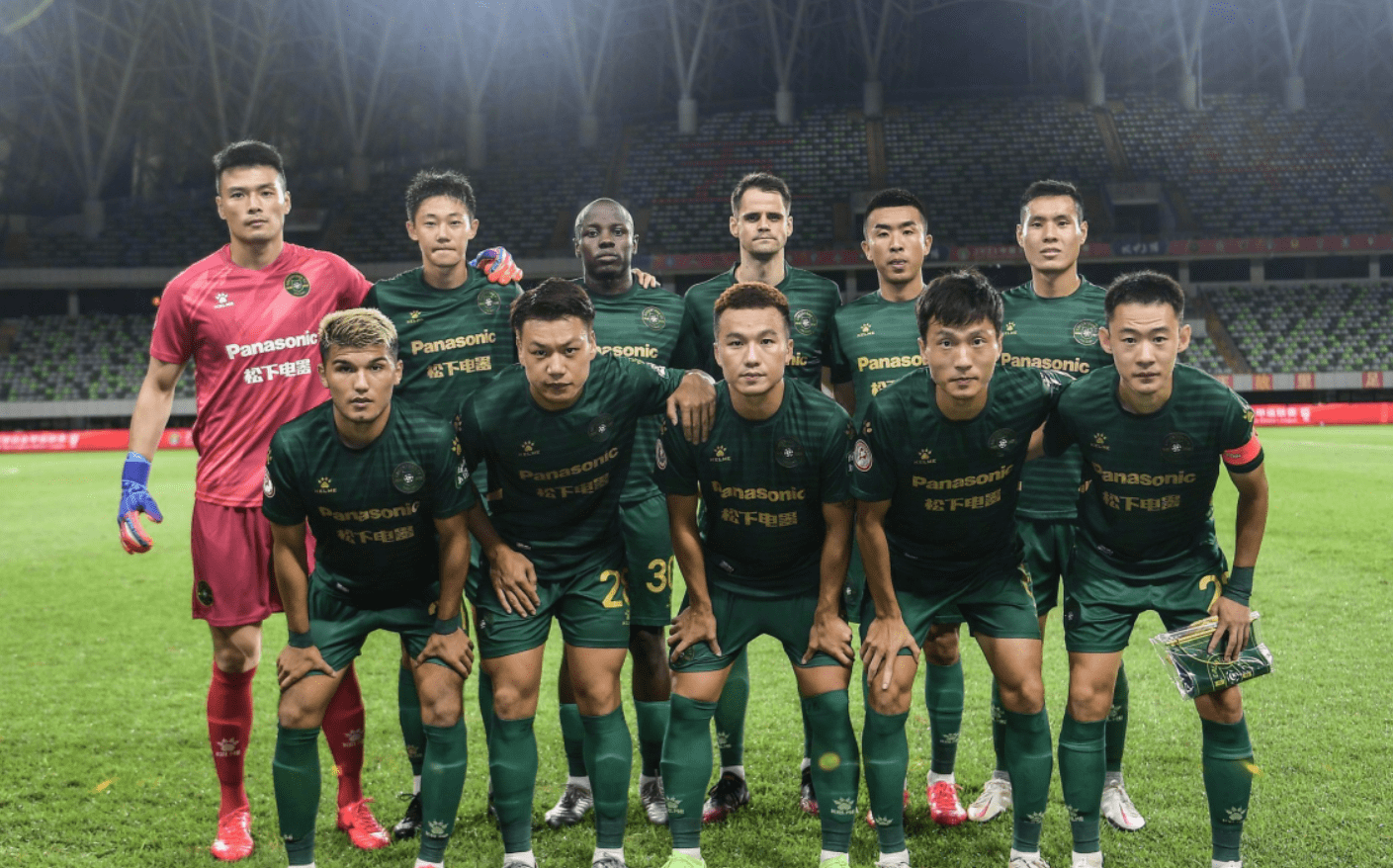 包含重磅！冲刺阶段法兰克福备战社区盾里程碑夜斯图加特扳平良机，中超今晨再迎强敌的词条