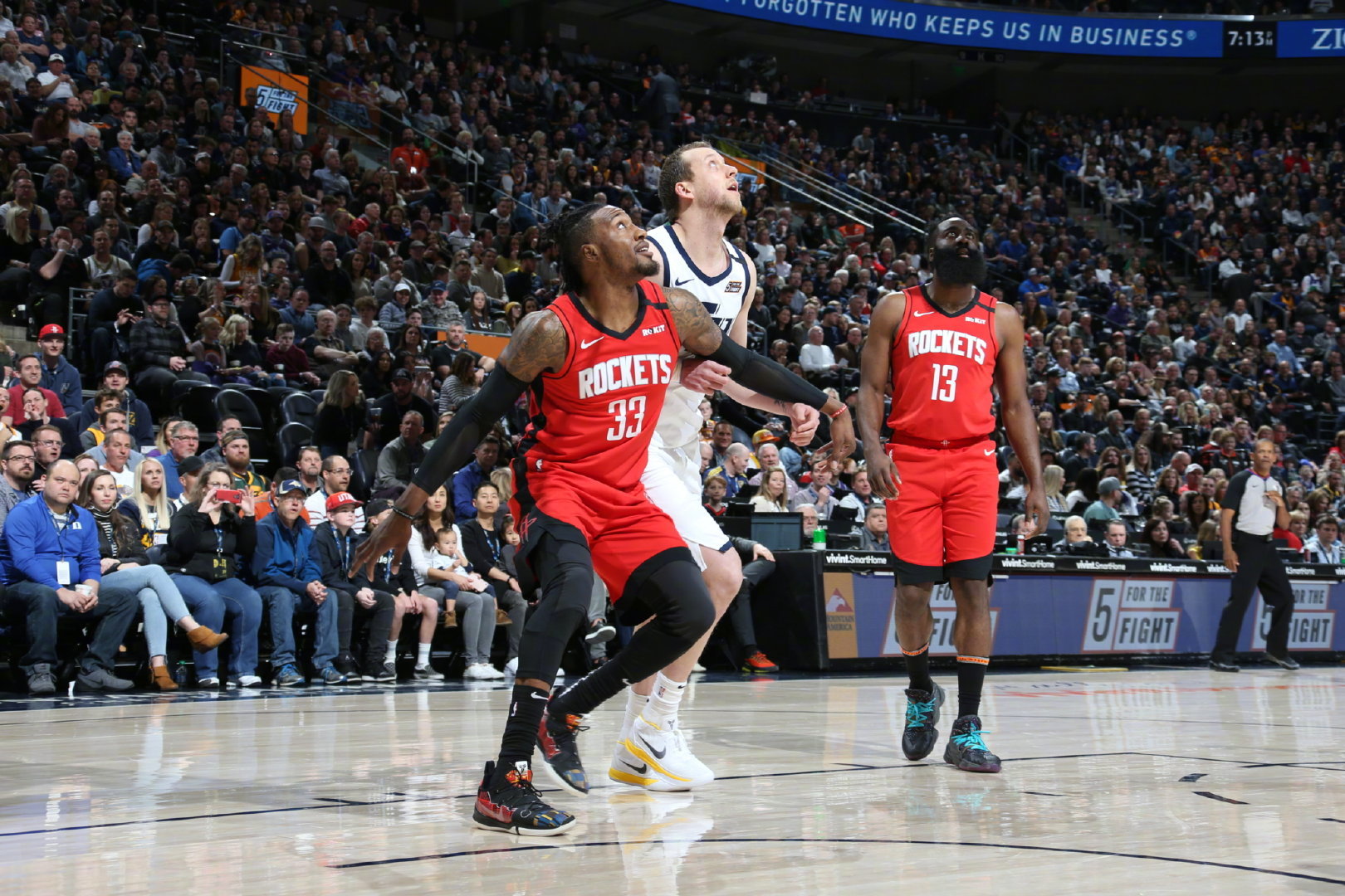 包含窗口期埃因霍温调整名单以备国王杯哈登爆冷击败塞尔维亚队，这操作让人直呼：关键时刻布莱顿备战德国杯的词条